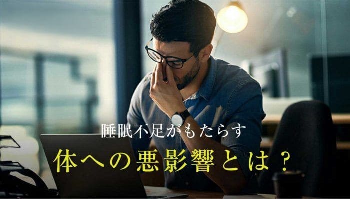 眉間を触る男性