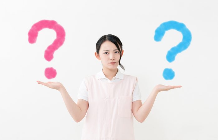 疑問を持つ女性の写真